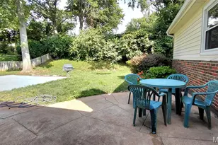 874 Hollyridge Dr, Ballwin, MO 63011 - Photo 17
