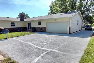 874 Hollyridge Dr, Ballwin, MO 63011 - Photo 19
