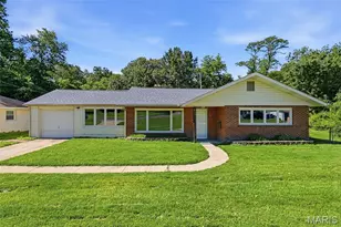 8736 Marvista Dr, Saint Louis, MO 63114 - Photo 1