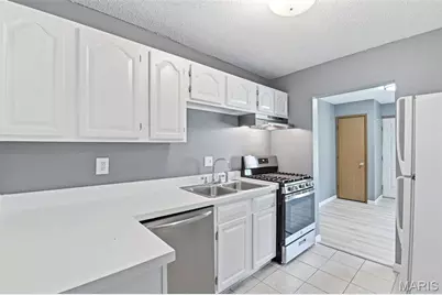 8736 Marvista Drive, Saint Louis, MO 63114 - Photo 7
