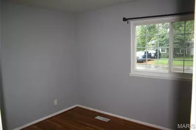 1060 Loveland Drive, Florissant, MO 63031 - Photo 15