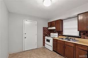 1240 Lakeview Ave, Saint Louis, MO 63138 - Photo 7