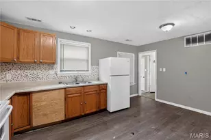 1565 Lakeside Ln, Saint Louis, MO 63138 - Photo 9