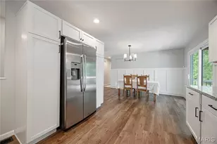1221 Momarte Ln, Creve Coeur, MO 63146 - Photo 7