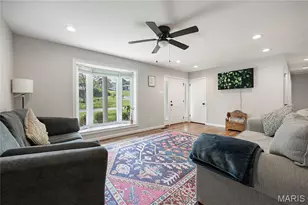 1221 Momarte Ln, Creve Coeur, MO 63146 - Photo 5