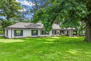 18 Country Aire Dr, Town and Country, MO 63131 - Photo 5
