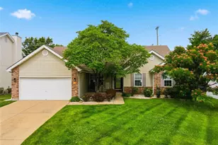 1917 Williamstown Dr, Saint Peters, MO 63376 - Photo 1