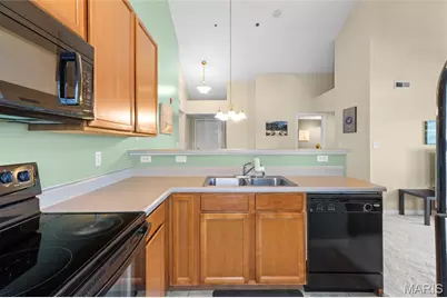 1233 Saravalle Drive, Saint Peters, MO 63376 - Photo 11