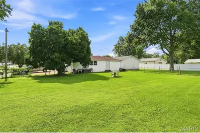 1 Louise Court, Florissant, MO 63031 - Photo 27