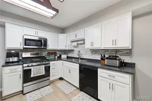 1 Louise Ct, Florissant, MO 63031 - Photo 7