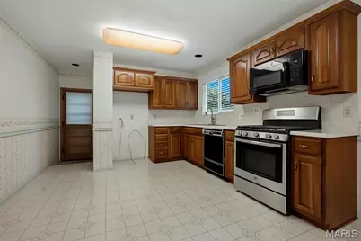957 Active Drive, Saint Louis, MO 63146 - Photo 5