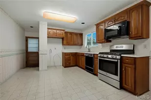 957 Active Dr, Saint Louis, MO 63146 - Photo 5