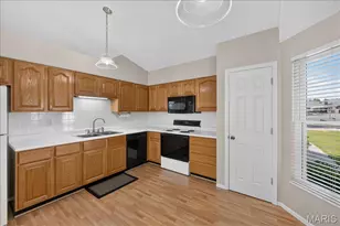 22 Burlington Ct, Saint Charles, MO 63304 - Photo 7