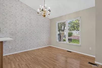 22 Burlington Court, Saint Charles, MO 63304 - Photo 5