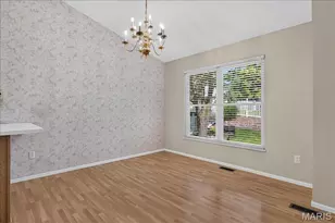 22 Burlington Ct, Saint Charles, MO 63304 - Photo 5
