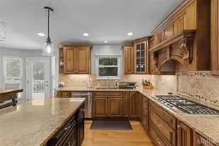 996 San Sebastian Dr, Fenton, MO 63026 - Photo 9