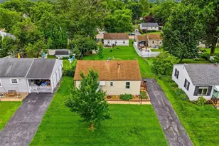 2702 Chatham Dr, Maryland Heights, MO 63043 - Photo 5