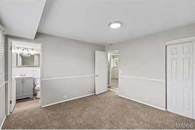 32 Queen Ann Drive, Hazelwood, MO 63042 - Photo 9