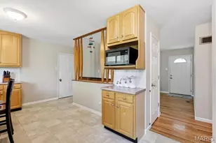 12428 Bernie Ln, Maryland Heights, MO 63043 - Photo 13