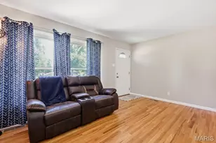 12428 Bernie Ln, Maryland Heights, MO 63043 - Photo 7