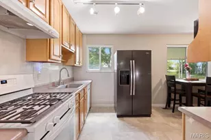 12428 Bernie Ln, Maryland Heights, MO 63043 - Photo 9