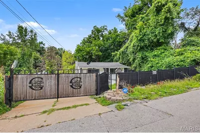 8516 Katherine Avenue, Saint Louis, MO 63121 - Photo 3
