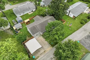 844 Alley St, Bourbon, MO 65441 - Photo 33