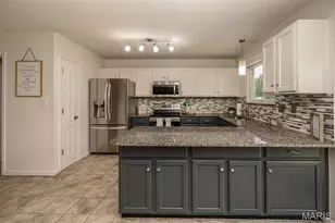 2358 Hidden Deer Dr, O'Fallon, MO 63368 - Photo 15