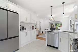 8524 Richard Ave, University City, MO 63132 - Photo 15
