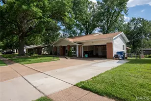 534 Coach Light Ln, Hazelwood, MO 63042 - Photo 5