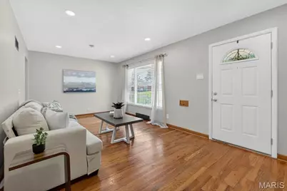 10025 Shapfield Lane, Saint Louis, MO 63123 - Photo 5