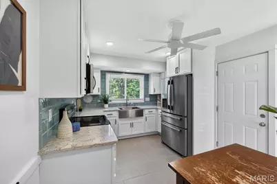 10025 Shapfield Lane, Saint Louis, MO 63123 - Photo 9
