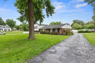 952 Bridgeport Dr, Ballwin, MO 63011 - Photo 5