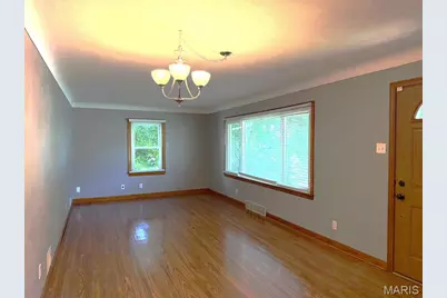 8 Wayne Street, Saint Charles, MO 63301 - Photo 9