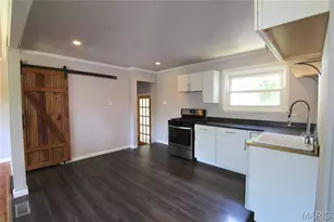 10359 Roscommon Dr, Saint Louis, MO 63123 - Photo 5
