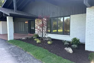 15 Meadowbrook Country Club Estate, Ballwin, MO 63011 - Photo 1