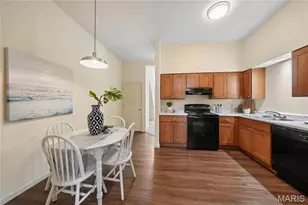906 Russell Blvd, Saint Louis, MO 63104 - Photo 3
