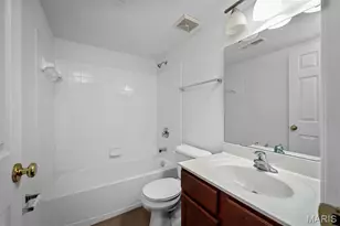 1946 Greenpoint Dr, Saint Louis, MO 63122 - Photo 13