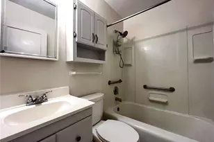 10521 St Philip Ln, Saint Ann, MO 63074 - Photo 5