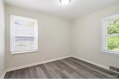 445 Plaza Avenue, Ferguson, MO 63135 - Photo 13