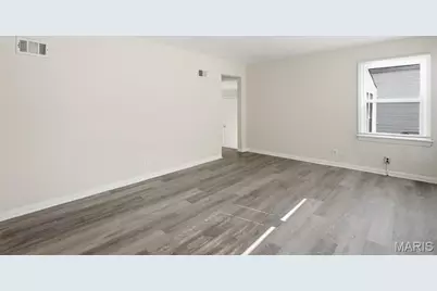 445 Plaza Avenue, Ferguson, MO 63135 - Photo 3