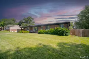 9621 Mesa Dr, Saint Louis, MO 63132 - Photo 1