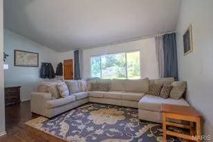 9621 Mesa Dr, Saint Louis, MO 63132 - Photo 3