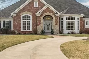 2325 Sterling Pointe Dr, Chesterfield, MO 63005 - Photo 1