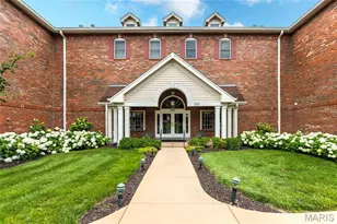 561 Sarah Ln, Creve Coeur, MO 63141 - Photo 1