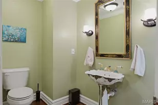 561 Sarah Ln, Creve Coeur, MO 63141 - Photo 19