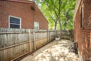 6300 Ashwell Dr, Saint Louis, MO 63123 - Photo 29
