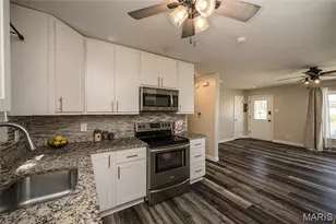 6300 Ashwell Dr, Saint Louis, MO 63123 - Photo 11