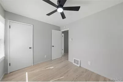 321 Caithness Road, Saint Louis, MO 63137 - Photo 15