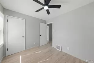 321 Caithness Rd, Saint Louis, MO 63137 - Photo 15